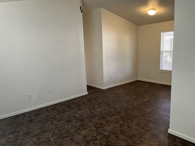 Building Photo - 5303 E Twain Ave