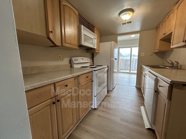 Building Photo - 2538 Sedgewick Pl