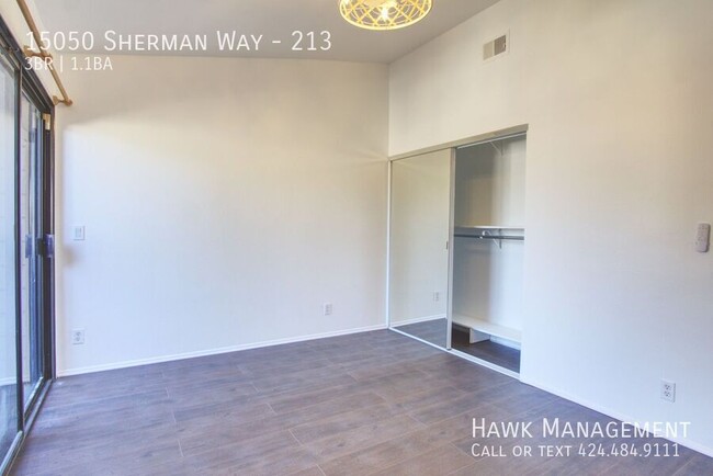 Building Photo - Spacious 3-Bedroom Condo in Gated Parkwood...