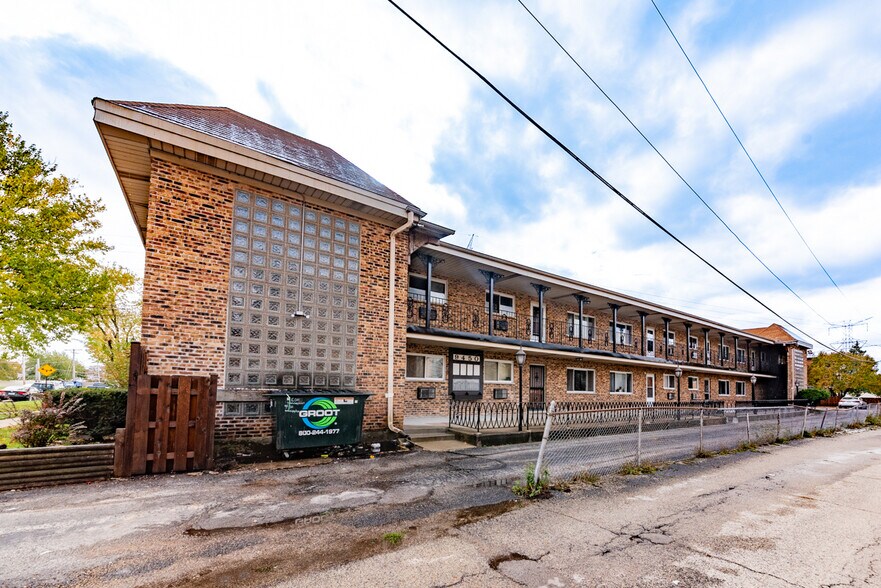Primary Photo - 9450 Washington St