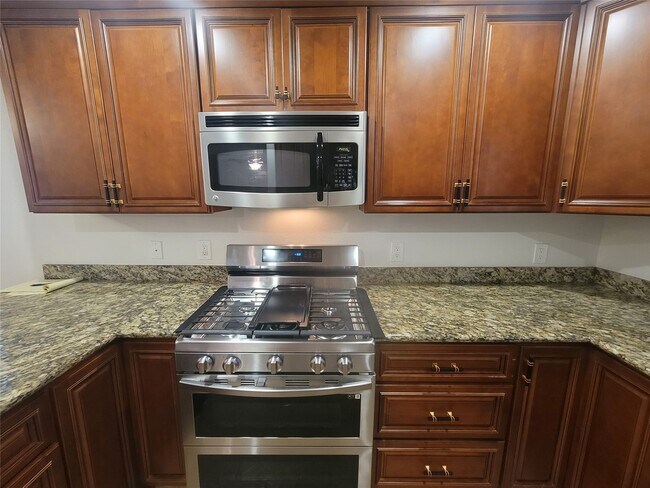 Building Photo - 107 Avalon Way