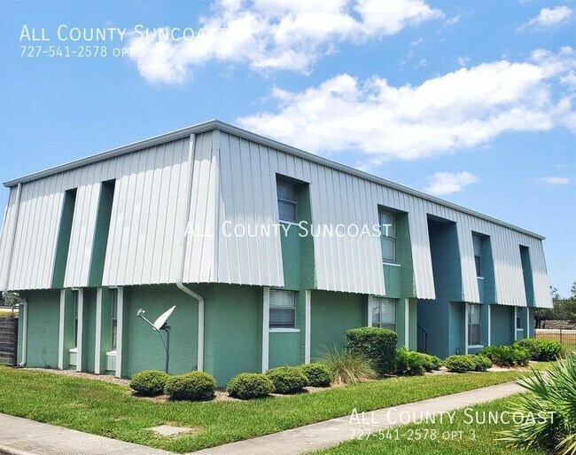 Lauren Manor condo for rent many upgrades! 7450 35th St N Pinellas