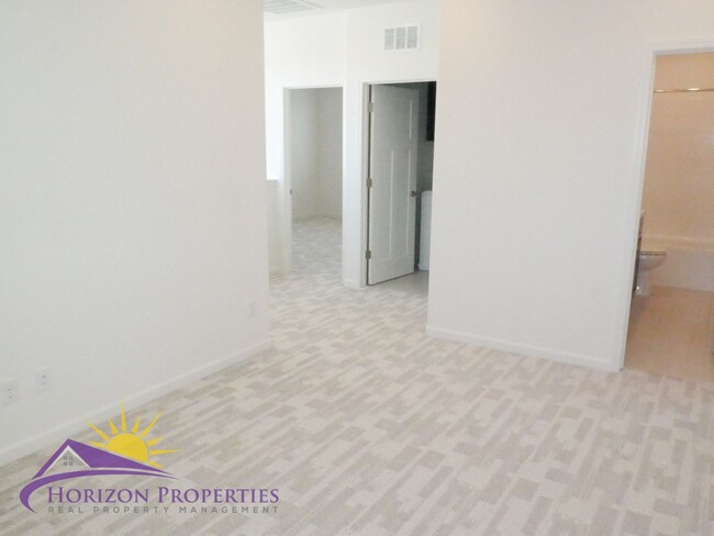 Building Photo - Modern Two-story 3 Bed 2.5 Bath 1,638 sqft...