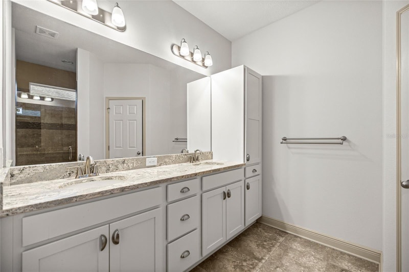 Building Photo - 2383 N Brentwood Cir