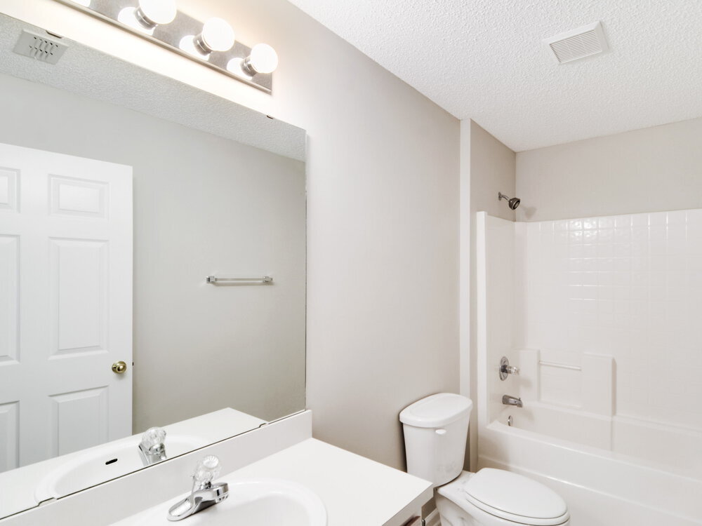 Building Photo - 1953 Longneedle Lane