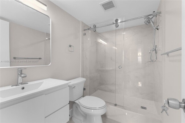 Building Photo - 1331 Lincoln Rd