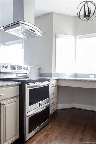 Dual oven with electric range and OH exhaust - 404 Clarkson Green St