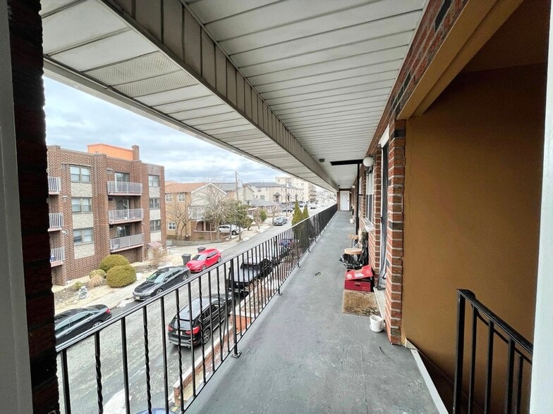 Building Photo - 202 12th St