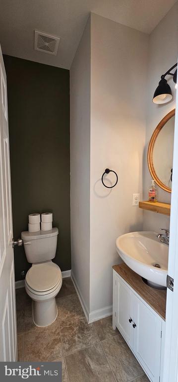 Building Photo - 126 Lindy Wy