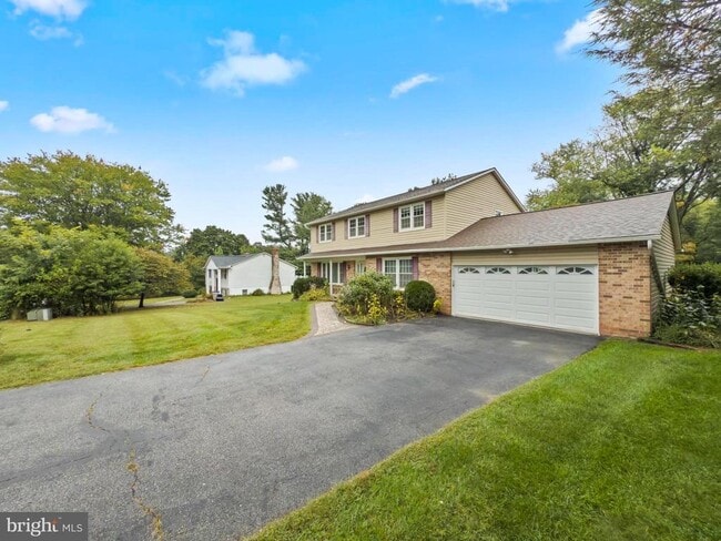 Primary Photo - 10034 Chatelaine Cir