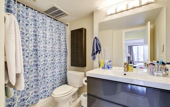 Building Photo - 3 Washington Cir NW