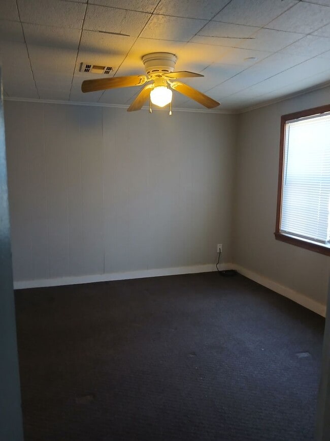 Building Photo - Charming & Convenient 2 bedroom 1 bathroom