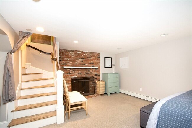 Building Photo - 474 King St