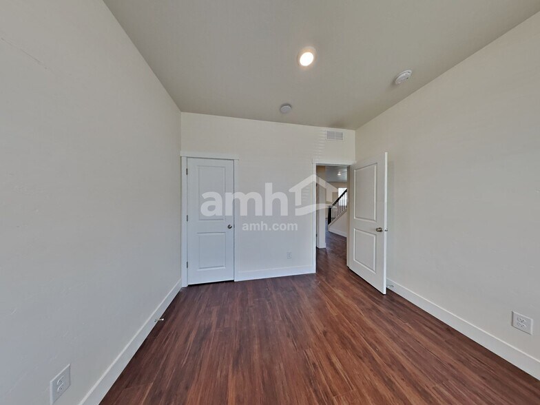 Building Photo - 9480 Clancey St