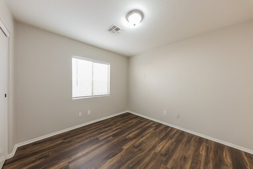 Building Photo - 13401 N 127th Dr