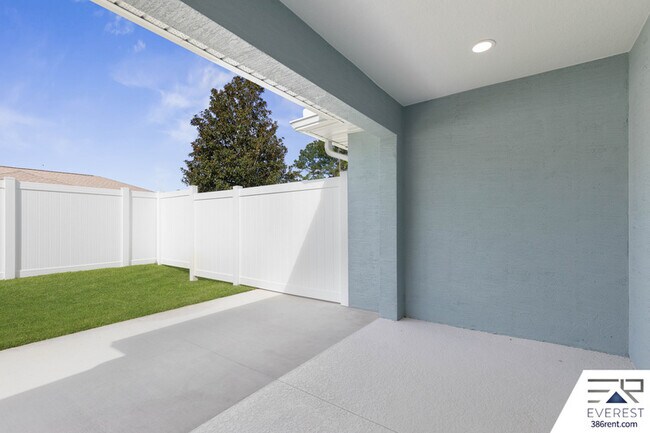 Building Photo - 10 Llovera Pl