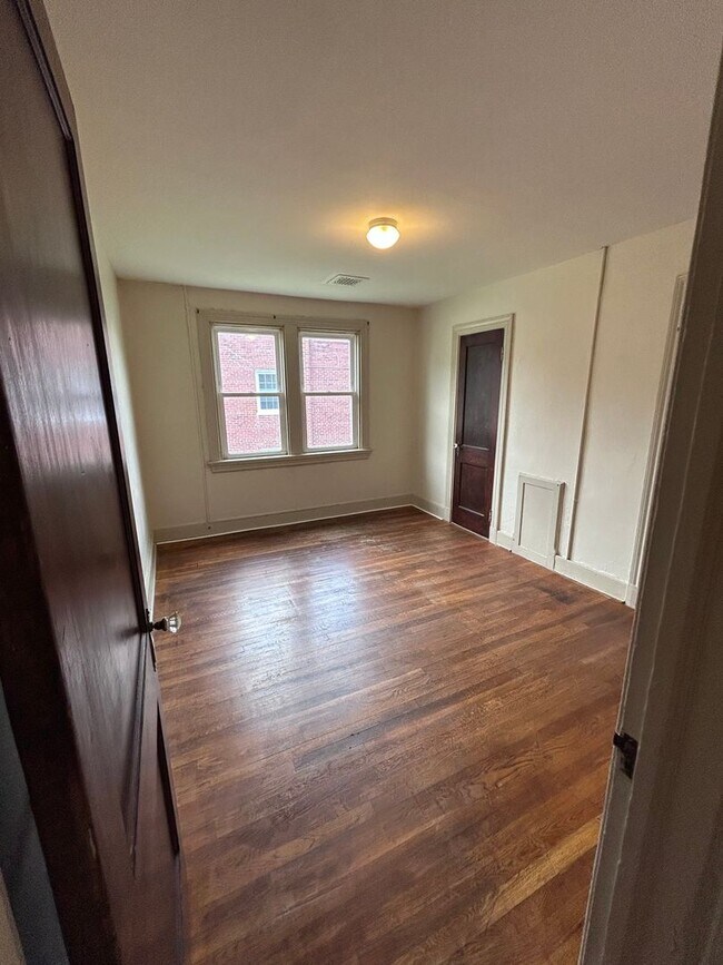 Building Photo - 3241 Woodrow Ave