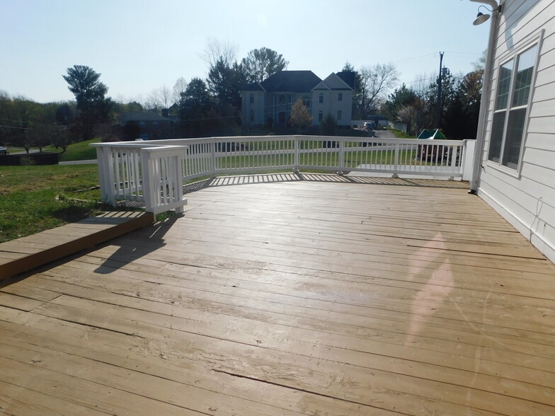 Large Deck with Morning Sun - 10828 Miller Rd