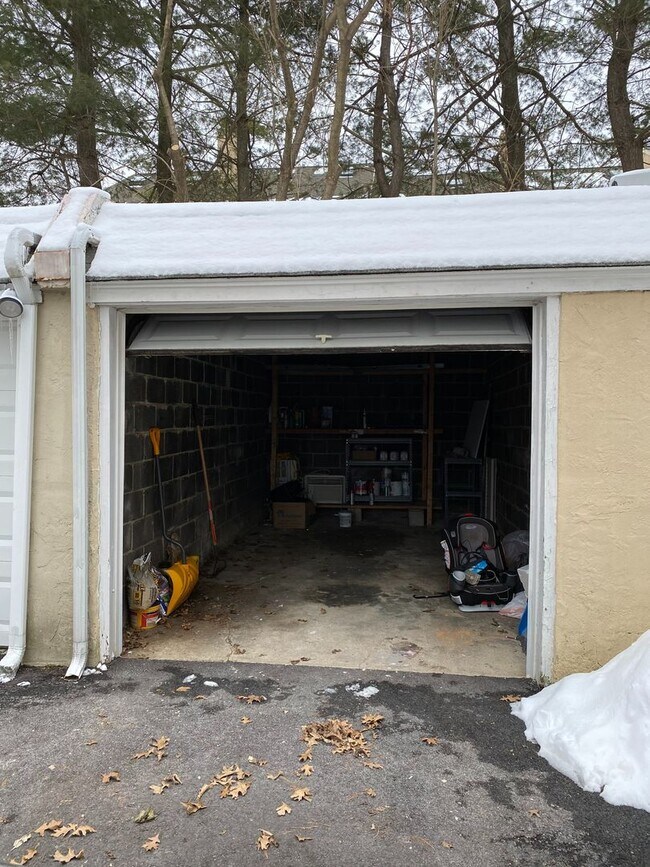Building Photo - Gorgeous 3-Bedroom Townhouse in Ardmore! Available mid-September!