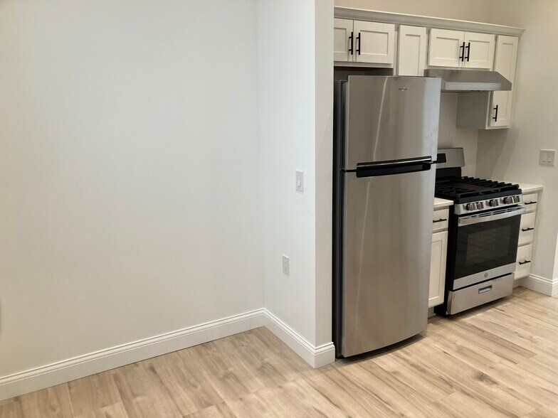 Building Photo - 513 1/2 S Main St