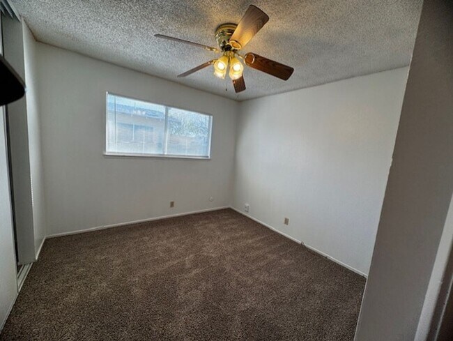 Building Photo - Charming 2 Bedroom/1 bathroom home