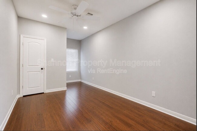 Building Photo - 921 Kern St