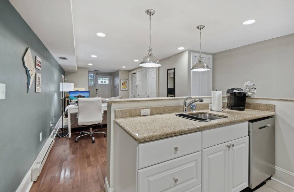 Building Photo - 441 12th St NE