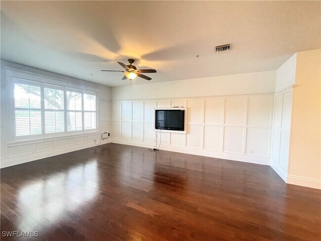 Building Photo - 1370 Mariposa Cir