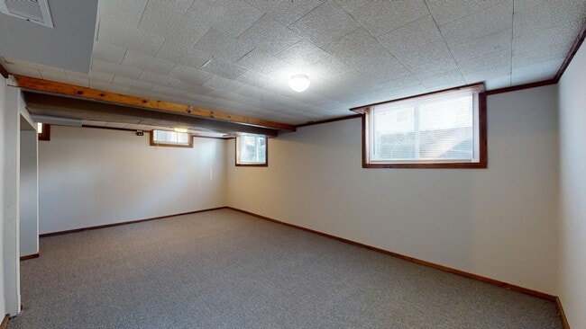 Building Photo - 3121 Lincoln Way
