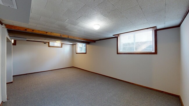 Building Photo - AVAILABLE NOW! Spacious 4 Bedroom House Ne...