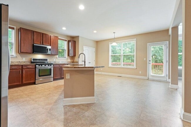 Building Photo - 1010 Chelsey Way