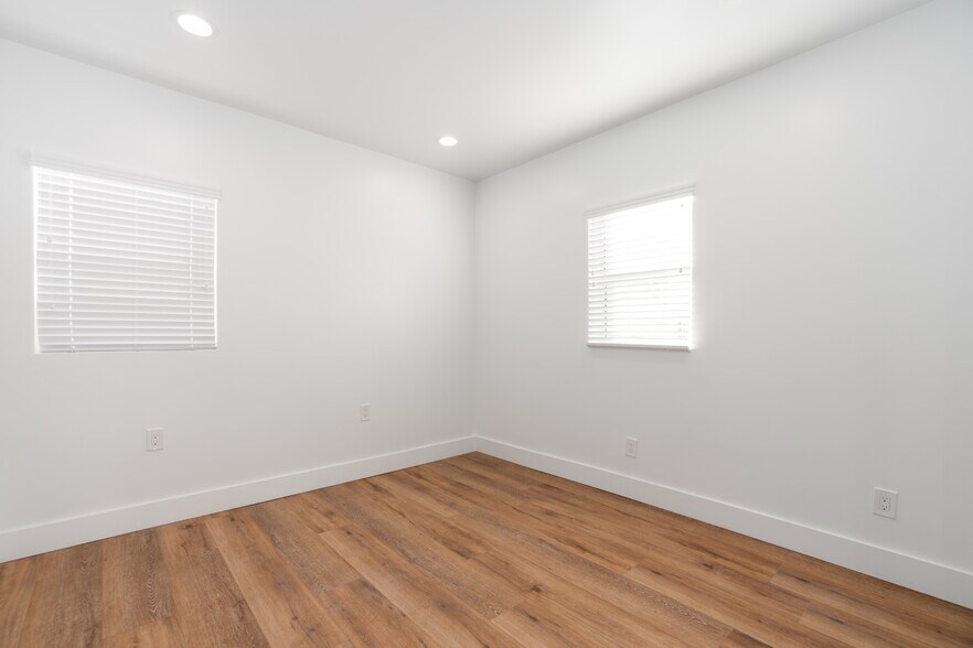 Building Photo - 2934 Somerset Dr