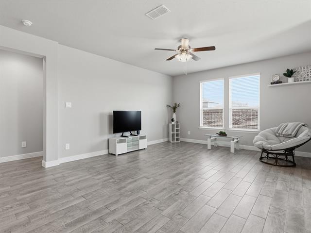 Building Photo - 16032 Farringdon St