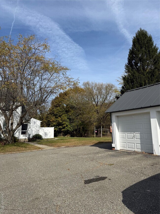 Building Photo - 50 Hurds Corners Rd