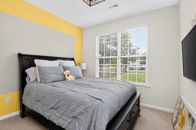 Building Photo - Beautiful Four Bedroom Home in the Berewick Subdivision!