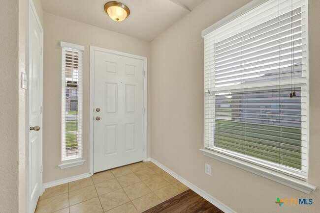 Building Photo - 1512 Doncaster Dr