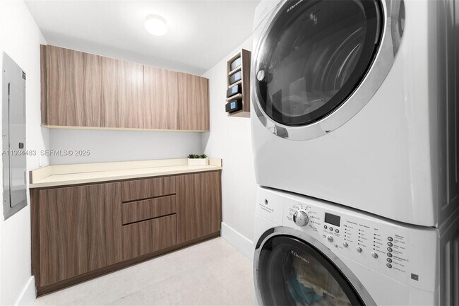 Building Photo - 1 Collins Ave