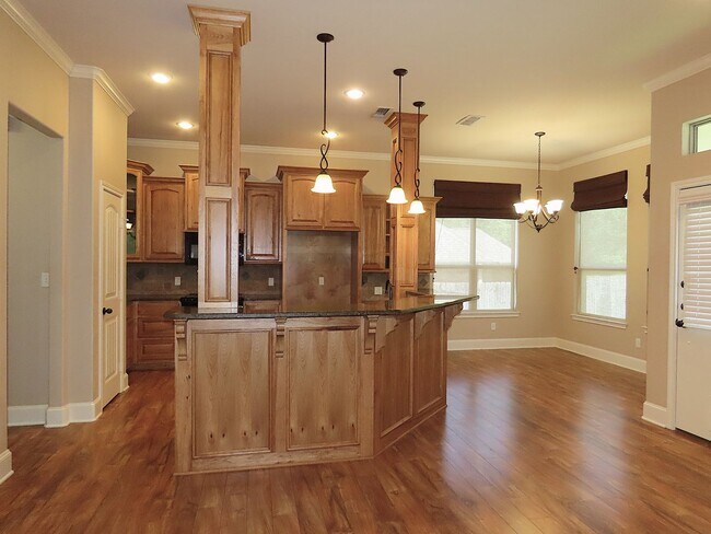 Building Photo - Extraordinary 3 Bedroom, 2 Bath Home in Southeast Tyler! Coming Soon!