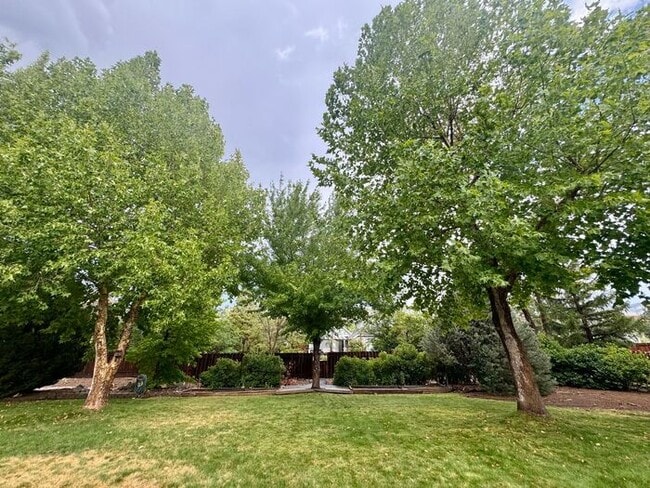 Building Photo - Spacious 3 Bed + Office | 3 Bath | 3-Car G...