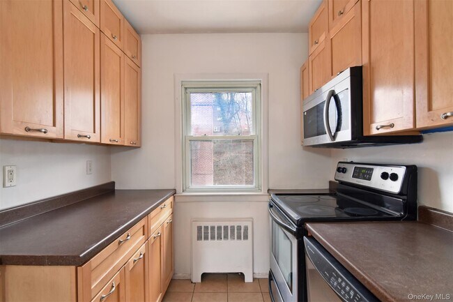 Building Photo - 140 N Broadway