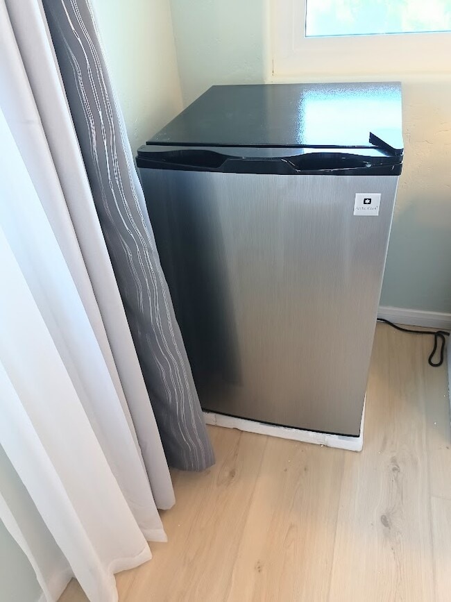 Building Photo - 1620-1624 York Dr