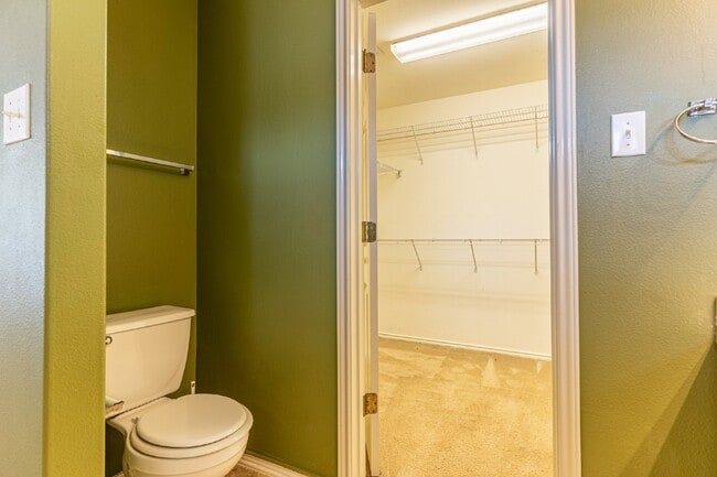 Building Photo - 8914 Walnut Springs