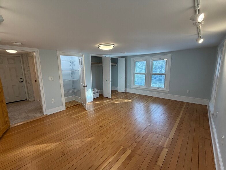 Building Photo - 7 Etna Ln