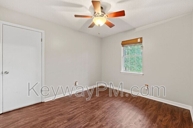 Building Photo - 511 Adams Mill Ln