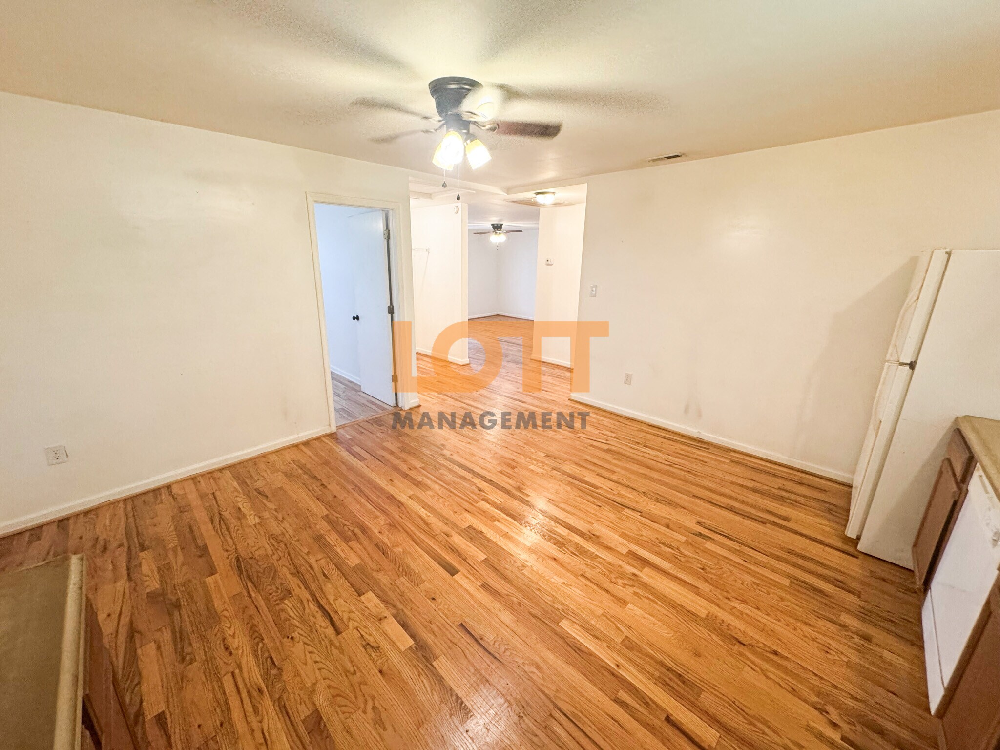 Building Photo - 16 Highlawn Ave