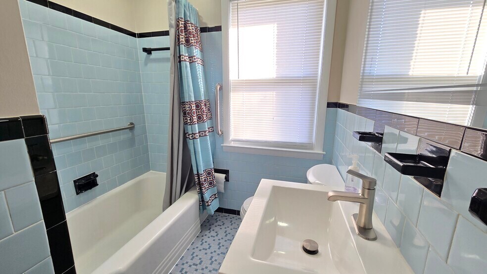 Building Photo - 1662 Kirkwood Rd