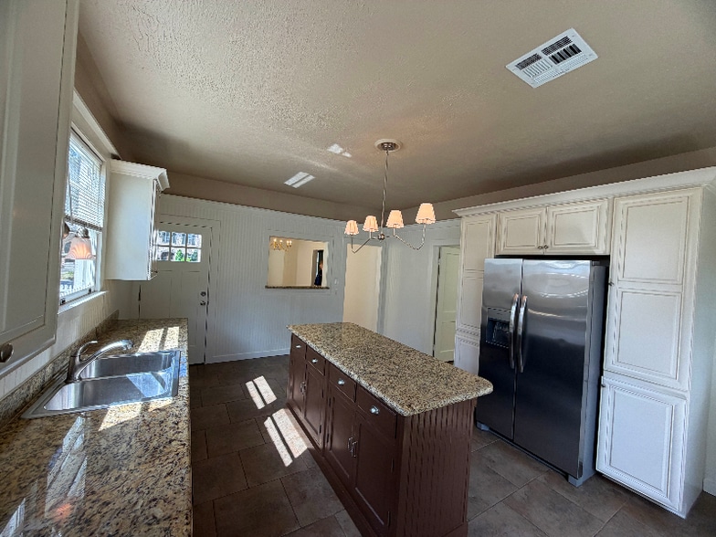 Building Photo - 235 Helios Ave