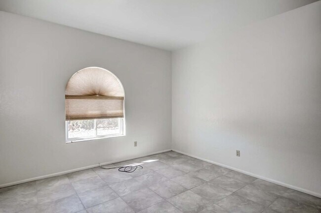 Building Photo - 5374 N Flint Ave