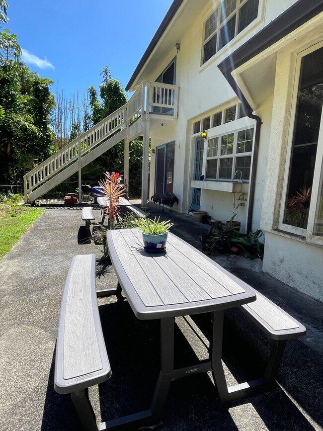 Building Photo - Spacious 4-Bedroom Retreat in Haiku with S...