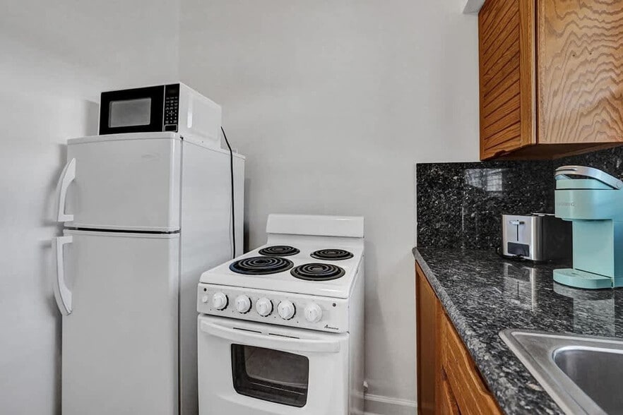 Building Photo - 335 Desoto St